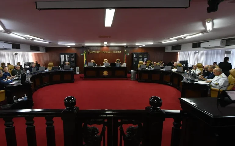 STM nunca cassou patente de general, almirante ou brigadeiro