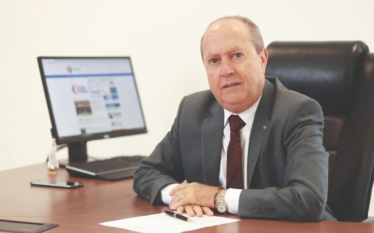 Livro traz imagens de personalidades captadas por Eduardo Nicolau