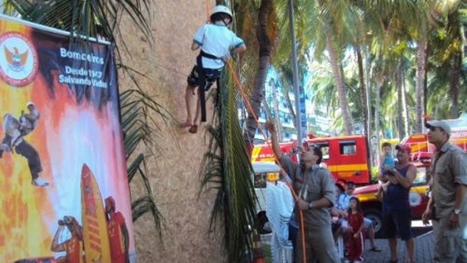 Dia do Bombeiro é lembrado com atividades na orla da Ponta Verde