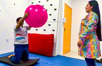 Fisioterapia fortalece desenvolvimento motor e amplia autonomia de crianças e adolescentes na Casa do Autista