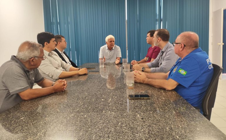 Retirada de ônibus que caiu na Serra da Barriga é tema de reunião no DER