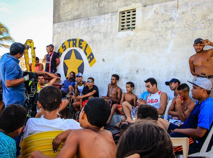 Moradores são capacitados para pintura da Vila dos Pescadores