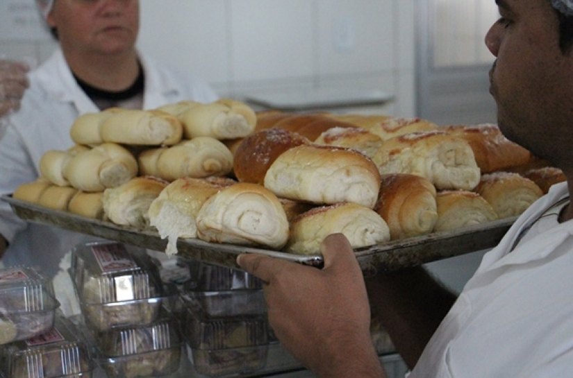 Seprev entrega equipamentos de oficinas a dependentes em Água Branca