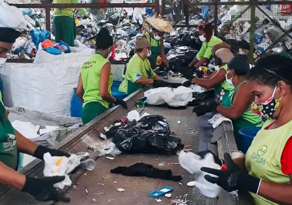 Catadores de recicláveis movimentam toneladas de resíduos sólidos em Maceió