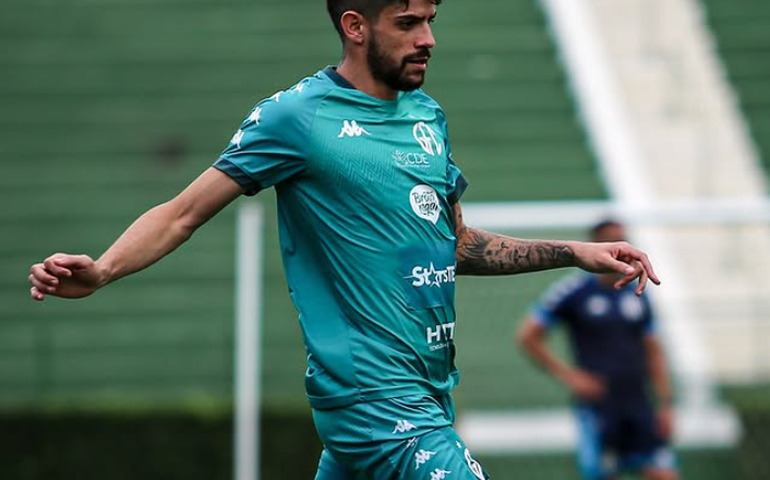 Maurício Souza admite Matheus Régis fora do Guarani por 'questões administrativas'