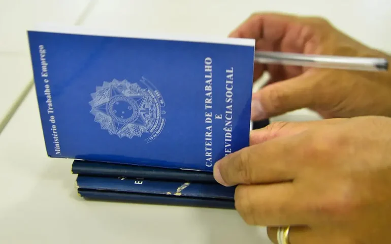 Desemprego entre jovens cai pela metade entre 2019 e 2024