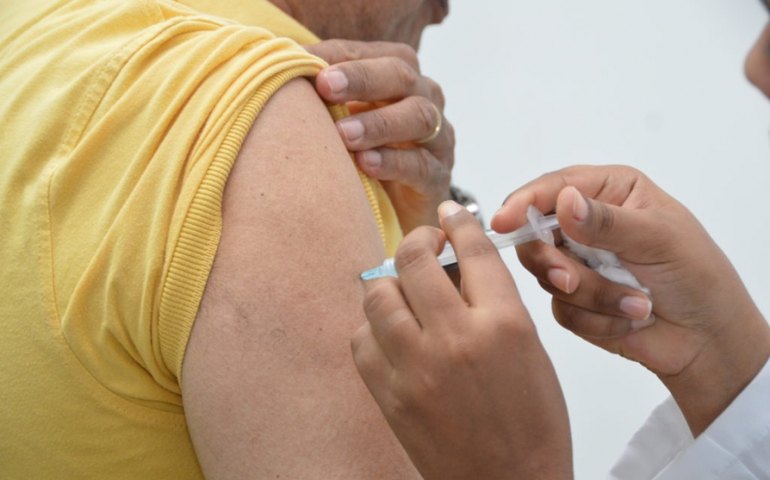 Professores e pessoas entre 55 e 59 anos devem ser vacinados contra a Influenza