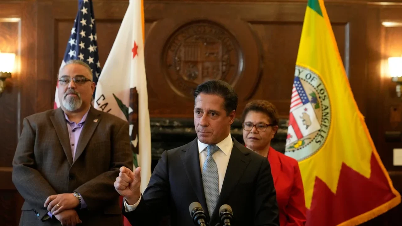 FBI cumpriu mandados de busca na sede do distrito escolar de Los Angeles e na casa do superintendente