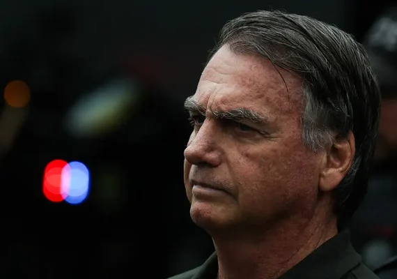 Moraes autoriza Bolsonaro a receber atendimento médico em casa