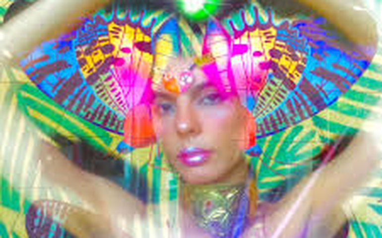 Mãeana lança single de 'Retrato em branco e preto' e diz que perdoa Chico Buarque por verso 'largo mulher e filhos'