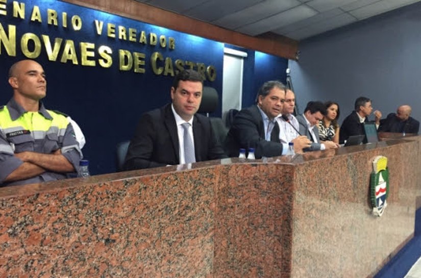 Vereadores e empresários discutem regulamentação de 'food trucks'