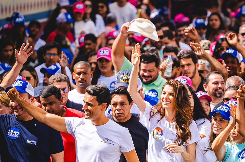 JHC percorre feira de Teotônio Vilela, ouve a população e reforça compromisso com geração de empregos no interior