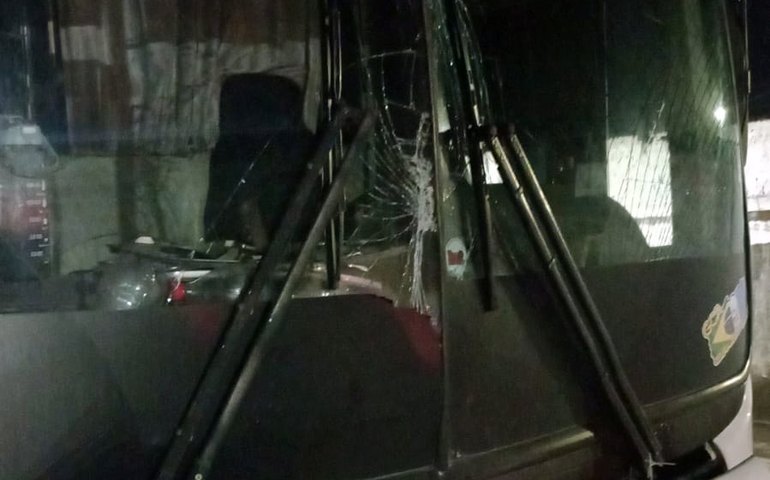 Estudantes universitários de Palmeira dos Índios enfrentam drama com transporte precário para Arapiraca; veja vídeo