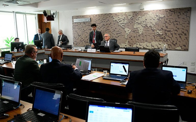 CRE aprova acordos internacionais com Emirados Árabes e Canadá