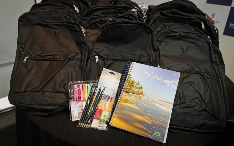 Escolas alagoanas recebem kits escolares da campanha Guardiões do Saber