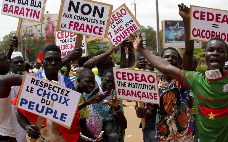 Decolonialismo francês, afastamento do FMI e mais integração: o ano de 2024 na África