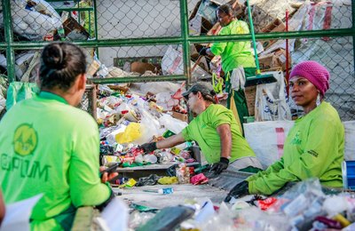 Coleta seletiva gera emprego e cuida do meio ambiente
