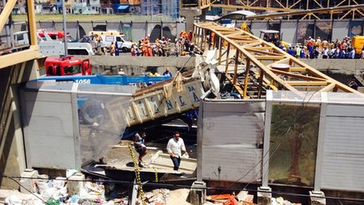 Engenheiros: choque foi suficiente para tombar passarela