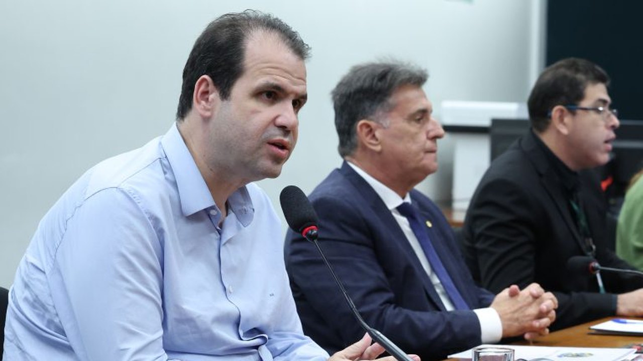 Comissão aprova projeto que obriga maternidades de referência a manter banco de leite