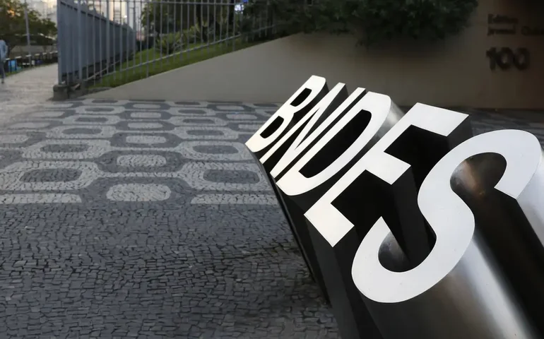 BNDES desembolsa R$ 101,9 bilhões de janeiro a setembro, 17% acima de 2023