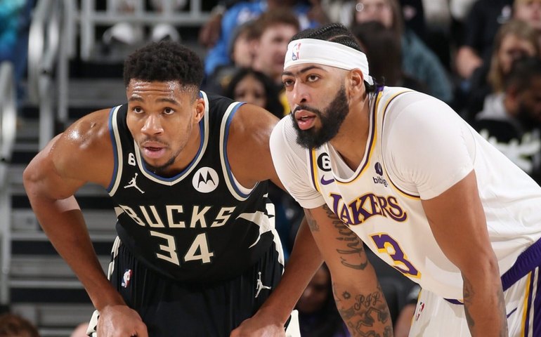 Davis supera Antetokounmpo na vitória dos Lakers sobre os Bucks na NBA