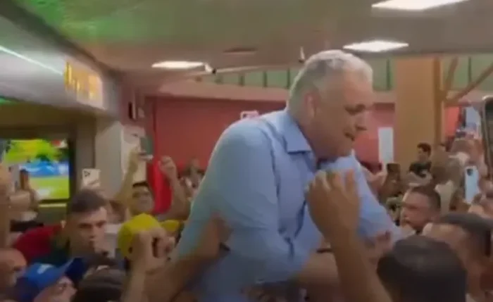 Alfredo Gaspar foi recebido por apoiadores no aeroporto após ser anunciado como candidato a vice-presidente