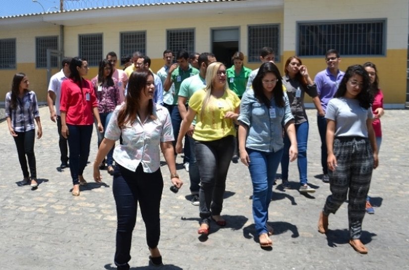 Estudantes do curso de Direito da Uneal visitam o Presídio do Agreste