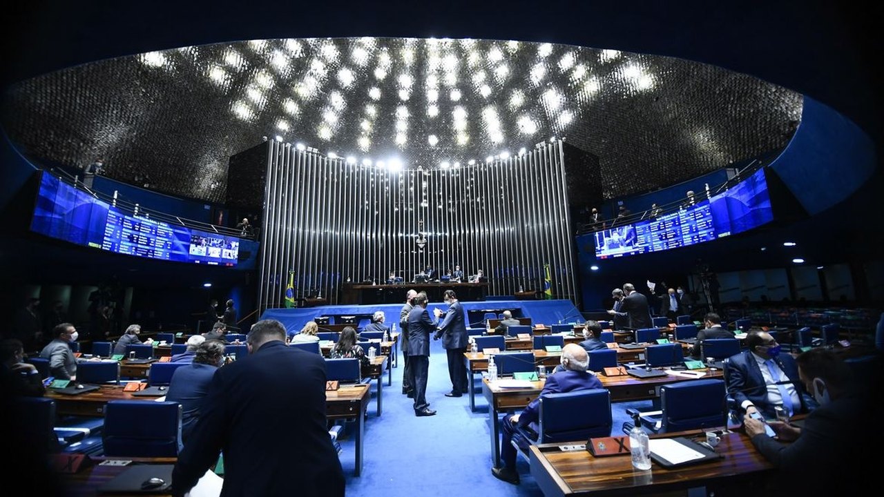 Câmara aprova PL que reajusta salários na Defensoria Pública da União