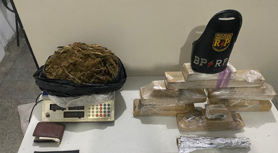 Suspeito de tráfico troca tiros e abandona saco com 8 kg de maconha em Aracaju