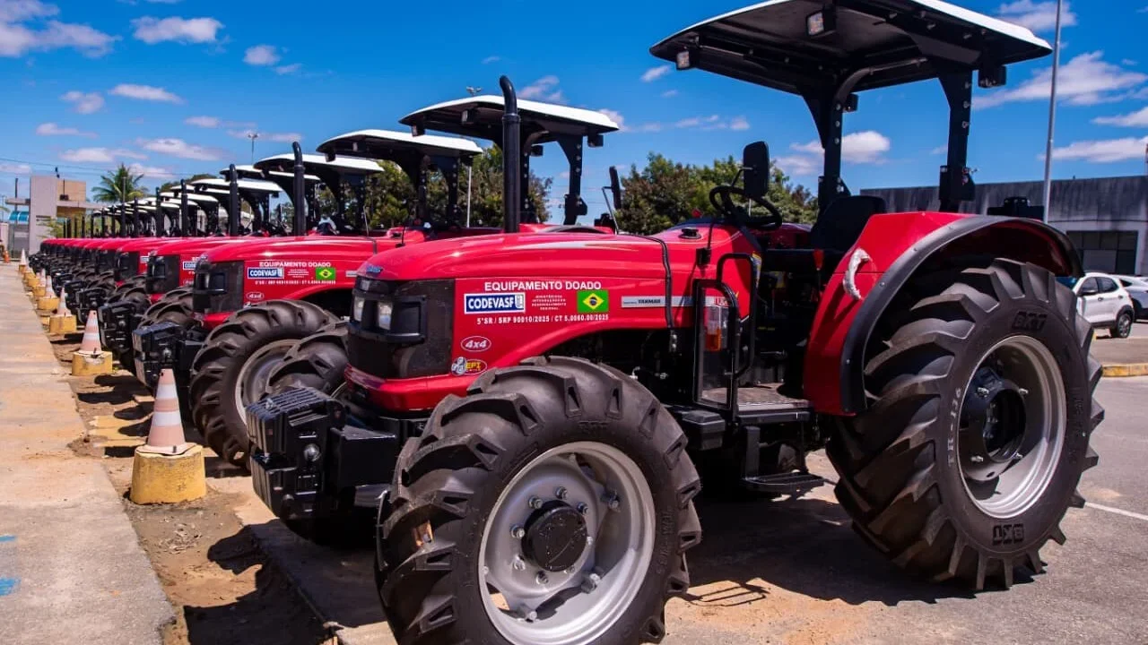 Arapiraca recebe 15 tratores da Codevasf para apoiar agricultura familiar