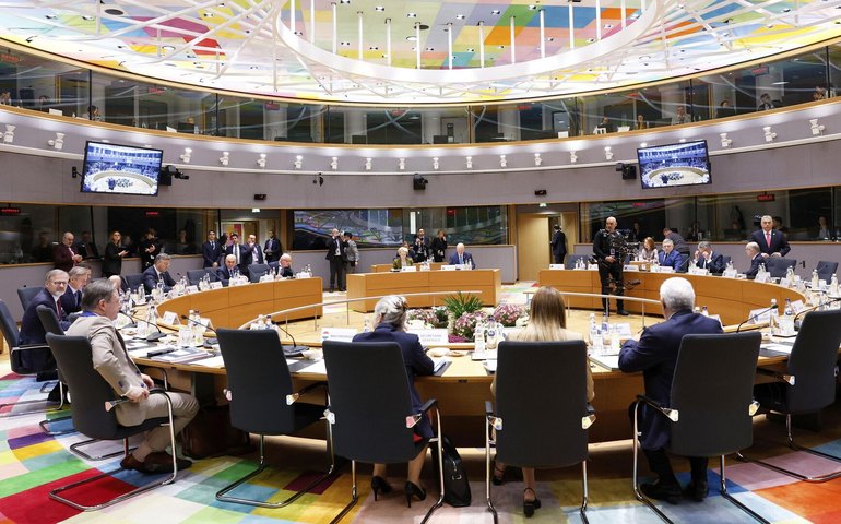 Líderes da UE prometem continuar apoiando Ucrânia, porém sem garantias concretas