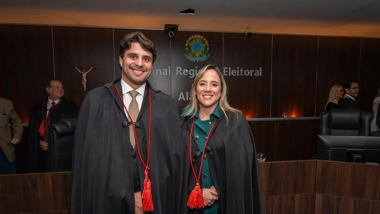 Reconduzidos, juristas Rodrigo Prata e  Natália Von Sohsten tomam posse no TRE/AL