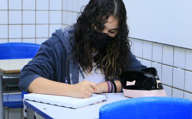 Enem reúne gerações de alunos que tentam superar lacunas de aulas online