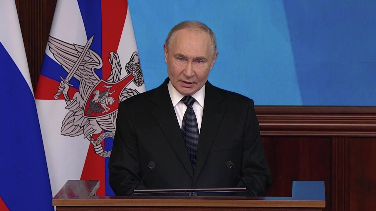 Vladimir Putin visita posto de comando auxiliar do agrupamento de tropas