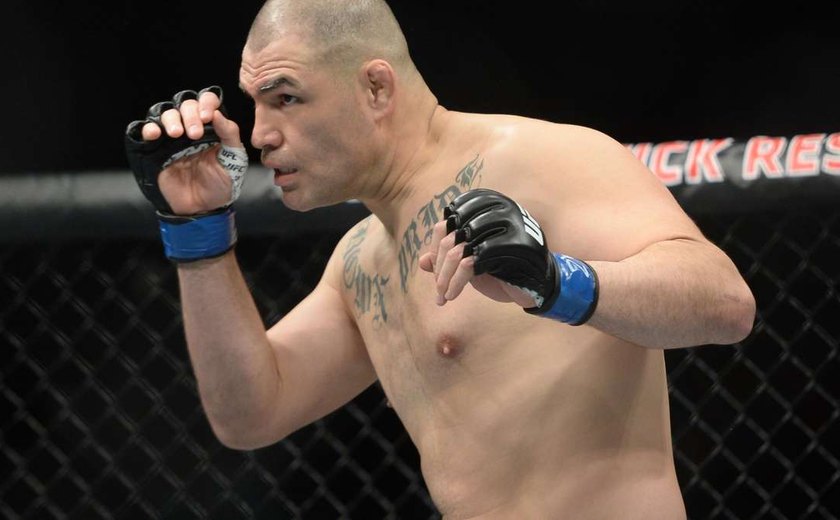 Ex-campeão do UFC é detido nos Estados Unidos por tentativa de homicídio