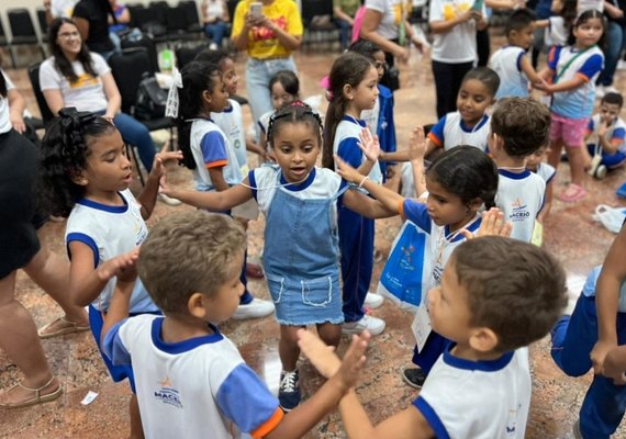 Espetáculo musical anima manhã de crianças da rede municipal na Bienal