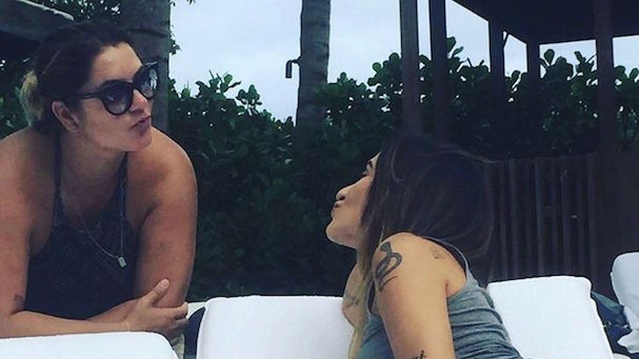 Cleo Pires posta foto de shortinho e revela tatuagem quase no bumbum
