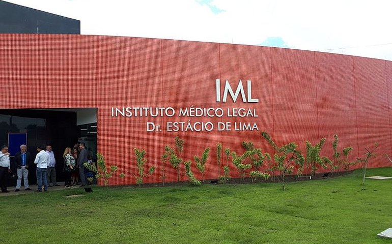 Homem é morto a tiros na frente de casa; sobrinhos de 2 e 3 anos presenciaram o crime