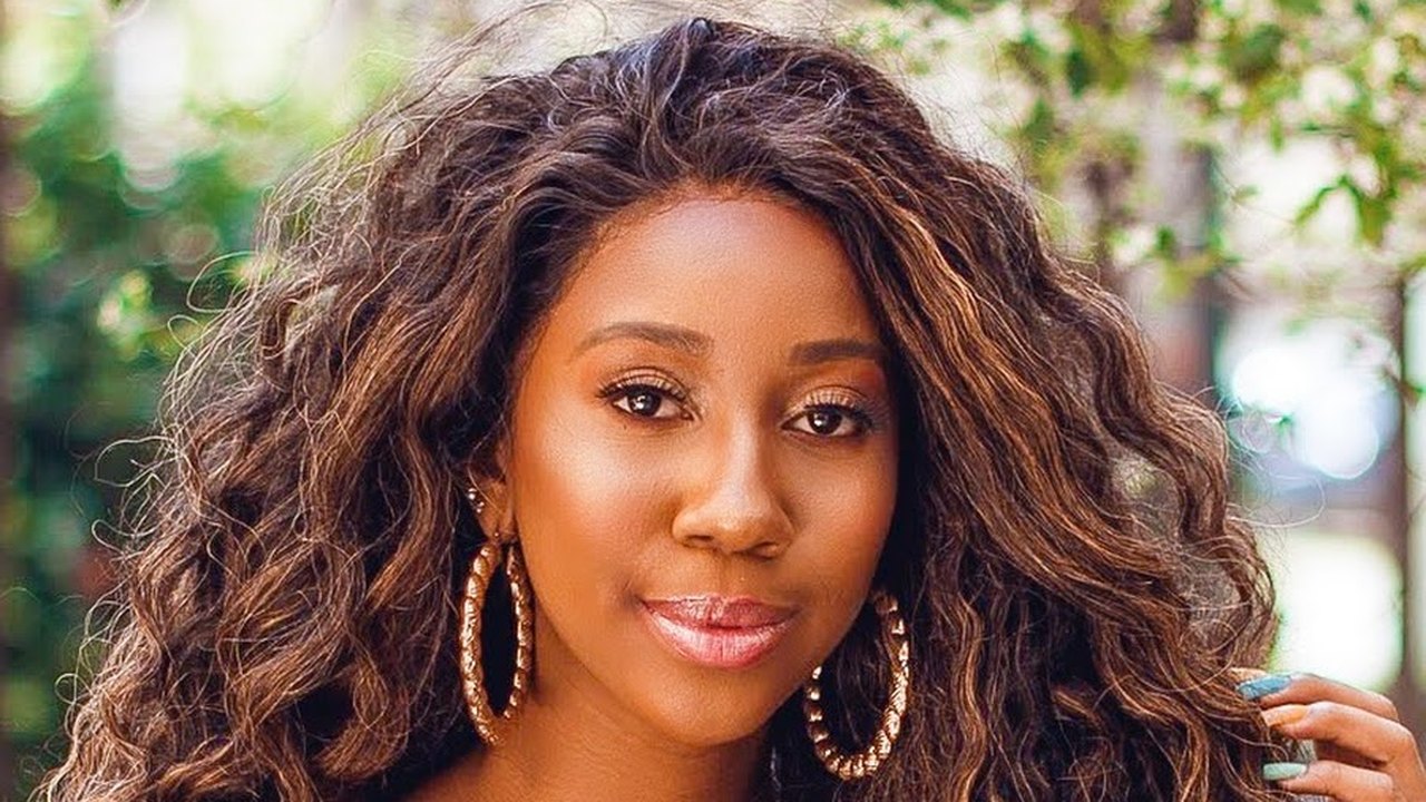Camilla de Lucas recebe pedido de casamento em festa de aniversário