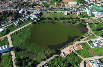 Prefeita Tia Júlia autoriza limpeza da Lagoa do Juca Sampaio