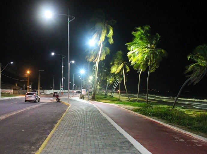 Avenida Pontes de Miranda ganha iluminação especial