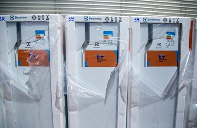 Mutirão da Equatorial entrega geladeiras novas e econômicas para clientes de Delmiro Gouveia
