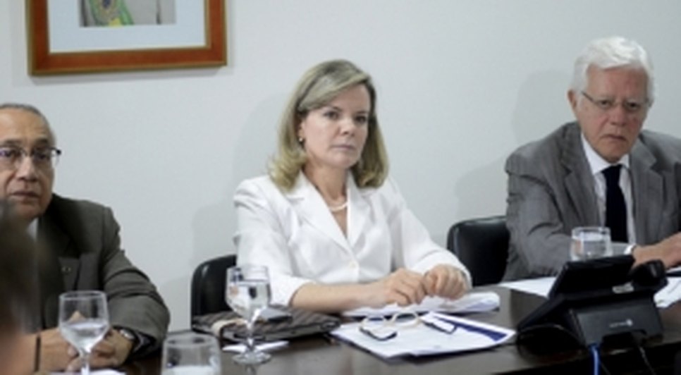 gleisi.jpg