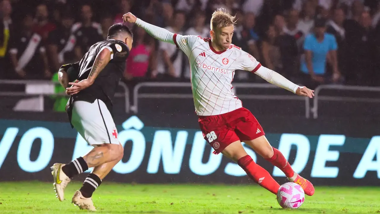 Inter ignora festa por despedida de Fábio Santos e supera o Corinthians