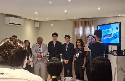 Alunos da Faculdade Seune vivenciaram rotina parlamentar por meio do programa Dia do Deputado