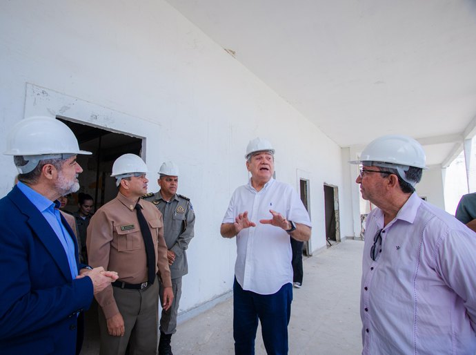 Ronaldo Lessa visita obras do Quartel Geral da PM e reforça compromisso para conclusão da reforma