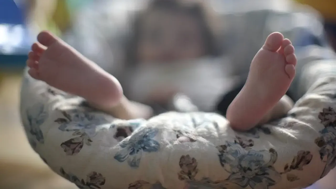 França investiga morte de bebê após consumo de fórmula infantil da Nestlé suspensa no Brasil