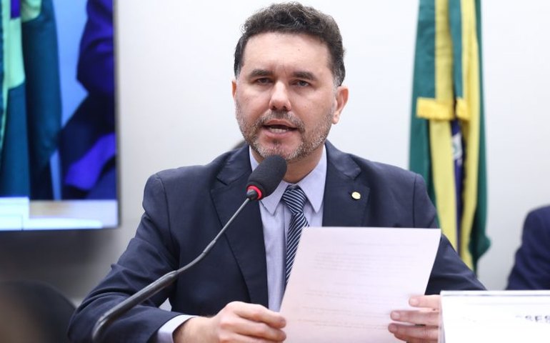 Votação de relatório do novo Plano Nacional de Educação é adiada para amanhã