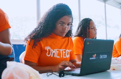 Secti capacita cerca de 700 estudantes da rede pública estadual nas diversas áreas da tecnologia