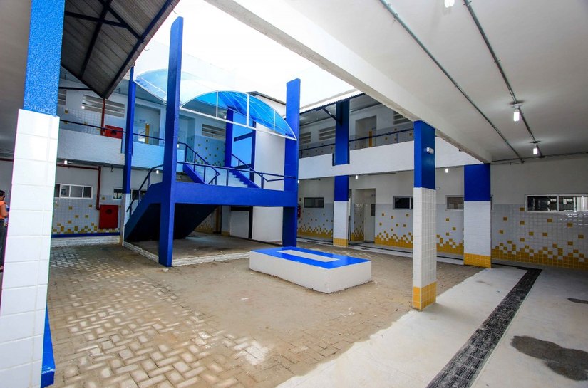 Rui Palmeira entrega escola reformada e autoriza construção de Cmeis